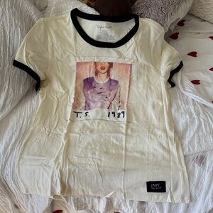 Taylor Swift Cream 1989 T-Shirt